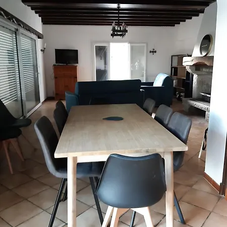 Holiday home Maison Au Pays Basque, Calme Avec Vue Imprenable Sur Montagnes Irouleguy